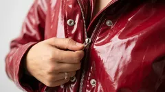 The zipper is stuck: 5 inexpensive tricks for a quick fix without going to a repair specialist